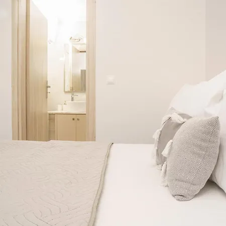 Leonidas Family 1 Apartment
