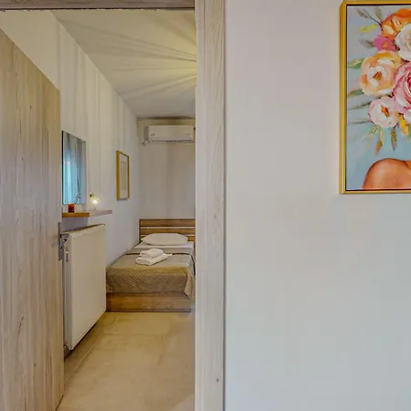 Apartment Leonidas Family 1
